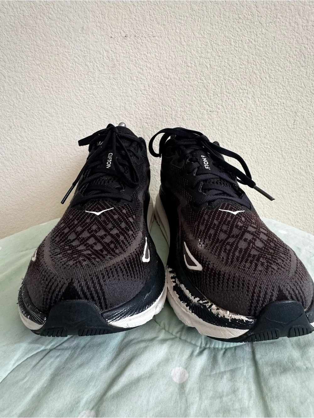 Hoka One One Cliffton 9 Black Sneakers Size 10.5B